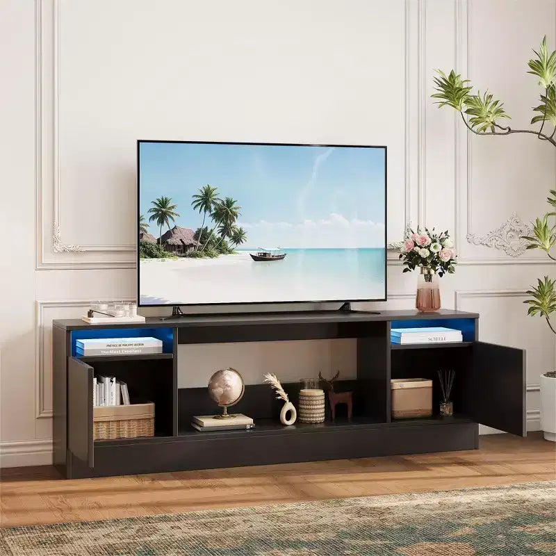 Meuble TV moderne avec éclairage LED, doté de rangements et d'étagères, convenant aux chambres et aux salons.