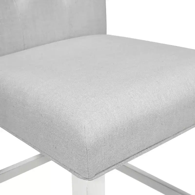 Tabourets de bar de hauteur comptoir transitionnels, blanc antique : clous décoratifs, revêtement en lin - HOMES : Inside + Out