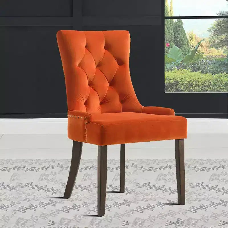 Chaise de salle à manger capitonnée avec clous décoratifs